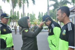 Bupati Kuningan saat melepas kontingen Porpemda Kuningan.
